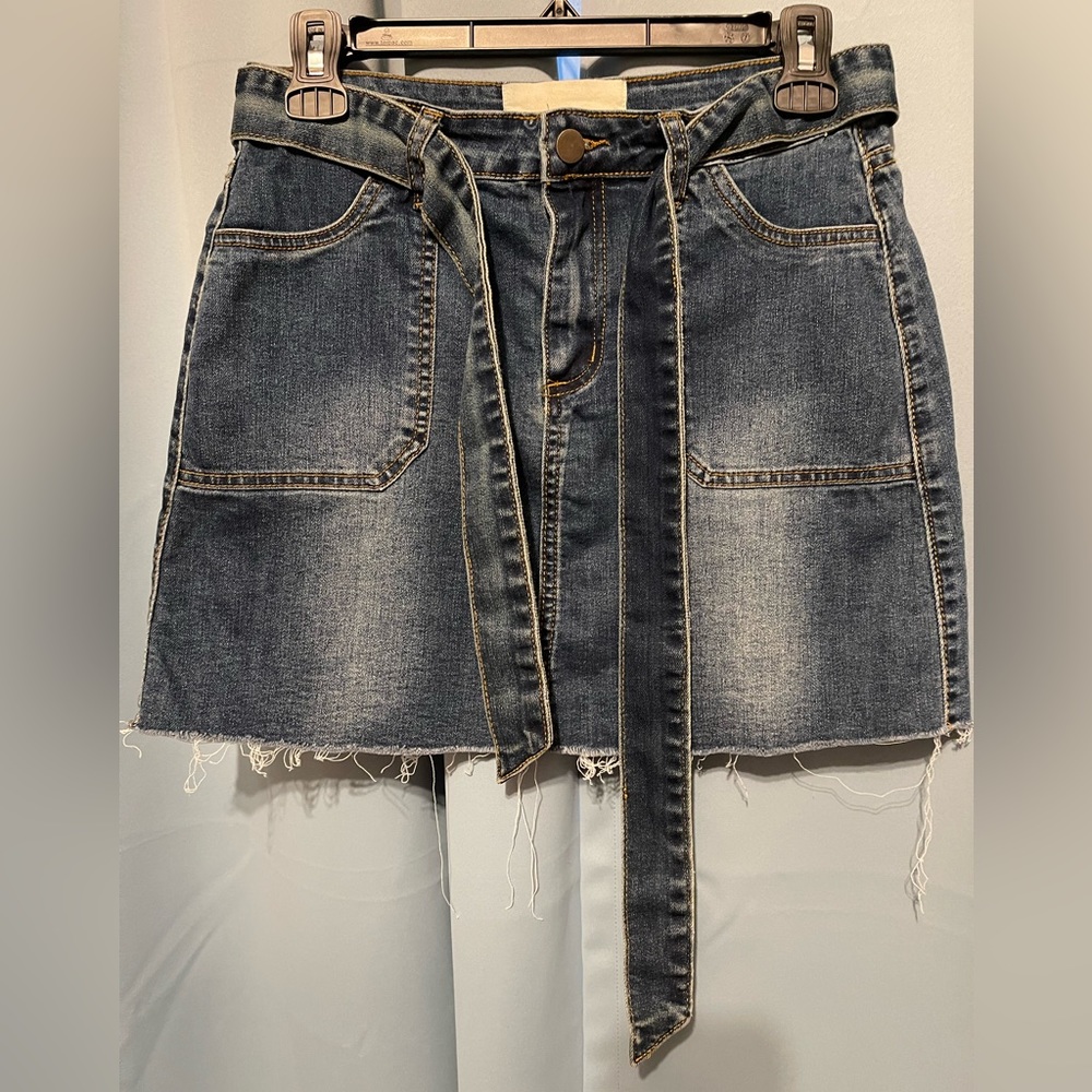 NEWBURY KUSTOM Small Denim Mini Skirt With Belt Raw Hem 14” Waist 15” Long EUC